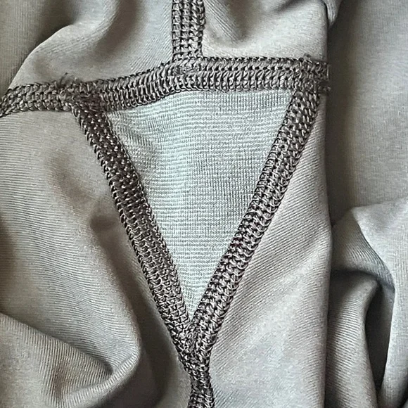 Lululemon High Rise Cropped Align Leggings w/ Cheetah Print Size 6 - Picture 5 of 5